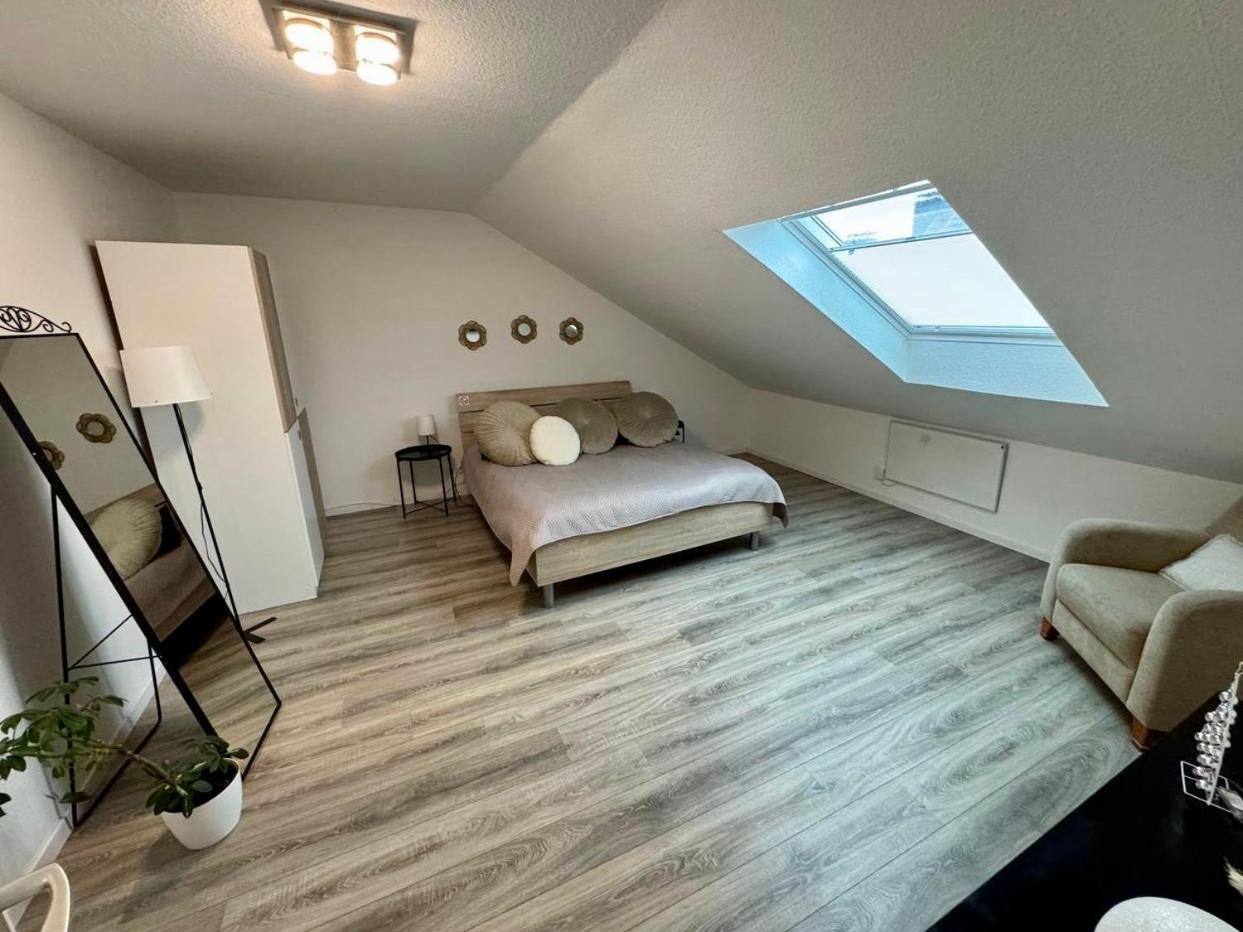 Marienhaus Apartment - Zentral, Parken, Netflix, Kontaktloses Einchecken Wuppertal Exteriör bild